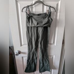 Alo Thrill Seeker stretch sports bra and leggings